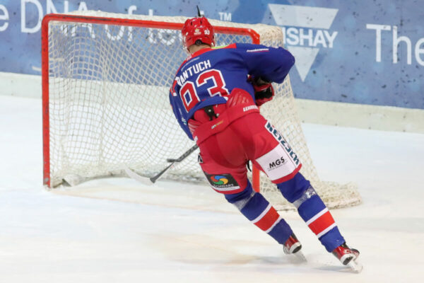 DEL 2 - Selber Wölfe - Tölzer Löwen Empty Net Goal zum 3:0 durch -93- Lukas Vantuch (Selber Wölfe), DEL 2 - Selber Wölfe - Tölzer Löwen, Selb, Netzsch-Arena, 07.03.22