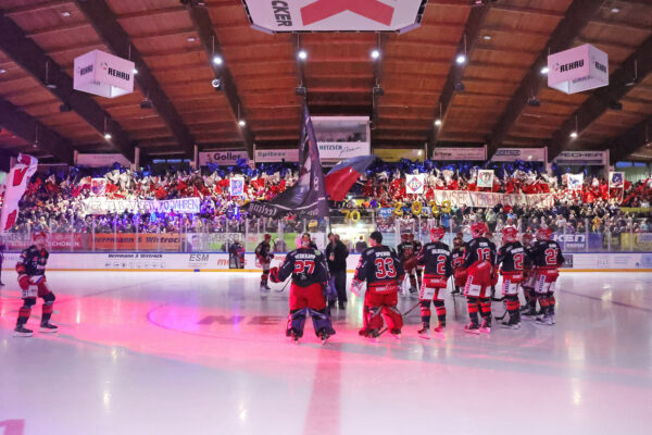 Choreografie 70 Jahre VER Selb, DEL 2 - Selber Wölfe - Eisbären Regensburg, Selb, Netzsch-Arena, 08.01.23