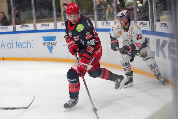 -92- Richard Gelke (Selber Woelfe), -23- Oliver Granz (Ravensburg Towerstars), DEL 2 - Selber Wölfe - Ravensburg Towerstars, Selb, Netzsch-Arena, 05.02.23