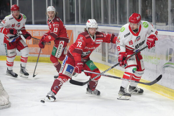 -72- André Bühler (Eisbären Regensburg), -19- Nikita Naumann (Selber Woelfe), DEL 2 - Eisbären Regensburg - Selber Wölfe, Regensburg, Donau-Arena, 19.02.23