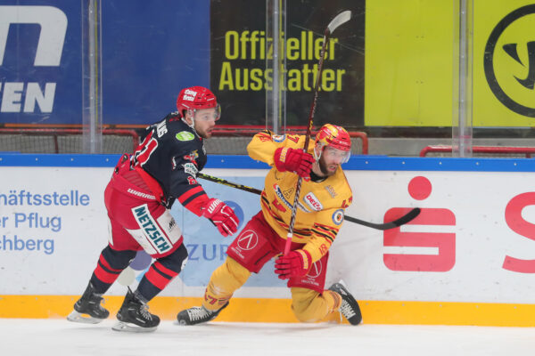 -81- Eglis Kalns (Selber Woelfe), -47- Alexander Thiel (ESV Kaufbeuren), DEL 2 - Selber Wölfe - ESV Kaufbeuren, Selb, Netzsch-Arena, 26.02.23