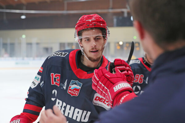 Tor durch -13- Leon Fern (Selber Woelfe), DEL 2 - Selber Wölfe - Bayreuth Tigers, Selb, Netzsch-Arena, 30.10.22