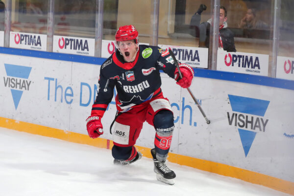 Tor zum 1:0 durch -90- Jan Hammerbauer (Selber Woelfe), DEL 2 - Selber Wölfe - ESV Kaufbeuren, Selb, Netzsch-Arena, 02.12.22