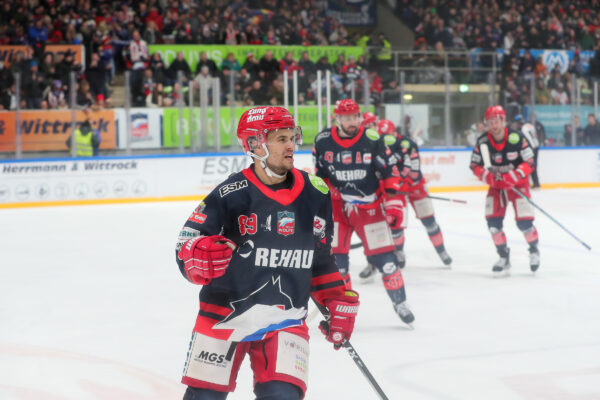 Tor durch -89- Bryce Reddick (Selber Woelfe), DEL 2 - Selber Wölfe - Bayreuth Tigers, Selb, Netzsch-Arena, 27.01.23