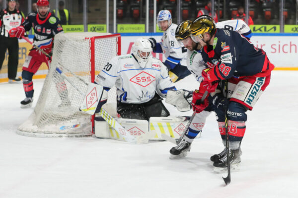 -20- Jonas Neffin (Goalie Dresdner Eislöwen), -9- Jordan Knackstedt (Dresdner Eislöwen), -47- Nick Miglio (Selber Woelfe), DEL 2 - Selber Wölfe - Dresdner Eislöwen, Selb, Netzsch-Arena, 10.02.23