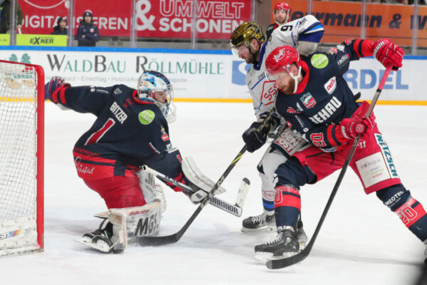 -1- Michael Bitzer (Goalie Selber Woelfe), -9- Jordan Knackstedt (Dresdner Eislöwen), -20- Kevin Lavallée (Selber Woelfe), DEL 2 - Selber Wölfe - Dresdner Eislöwen, Selb, Netzsch-Arena, 10.02.23