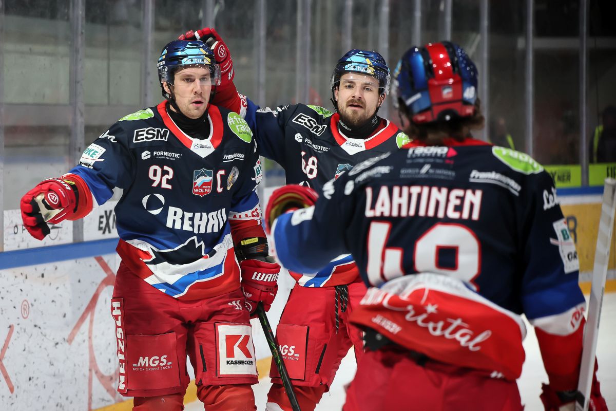 Wölfe vor Spitzenspiel-Duell: Erst Memmingen, dann SCR